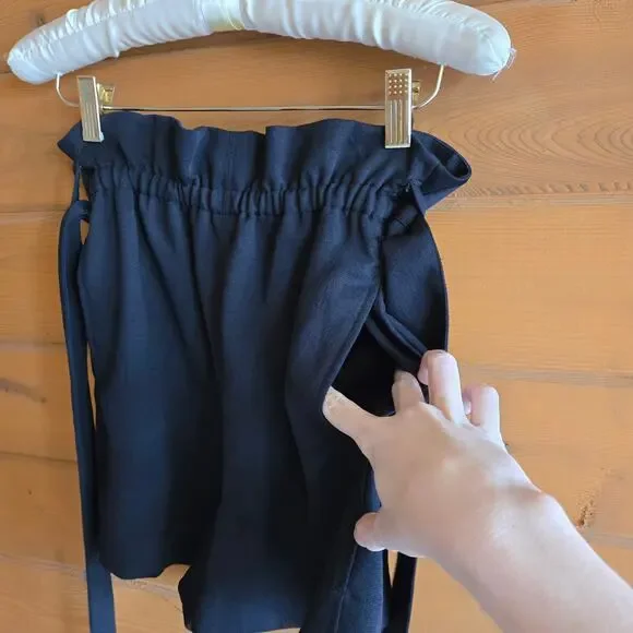 Aritzia Paperbag Shorts Wilfred Tie Waist High Rise 2 Black Pocket Bottom Short - Picture 5 of 7